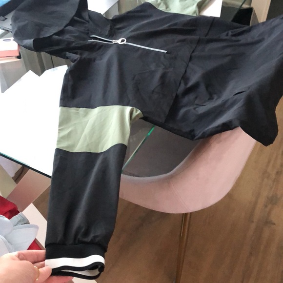 Calvin Klein Windbreaker - Picture 2 of 4